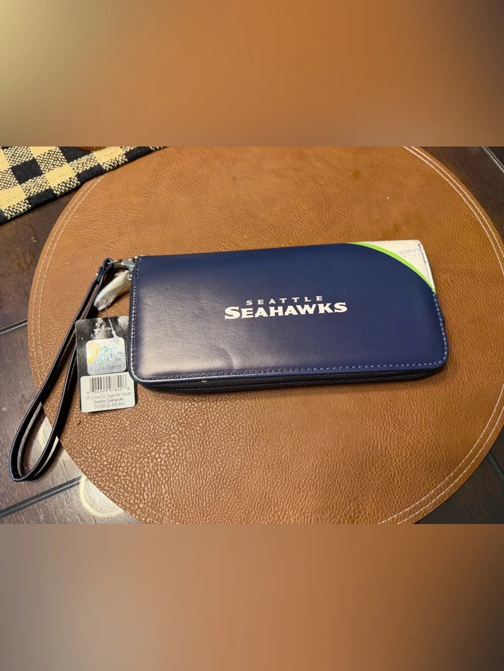 Seattle Seahawks NWT Navy & Green Wristlet Wallet - NFL